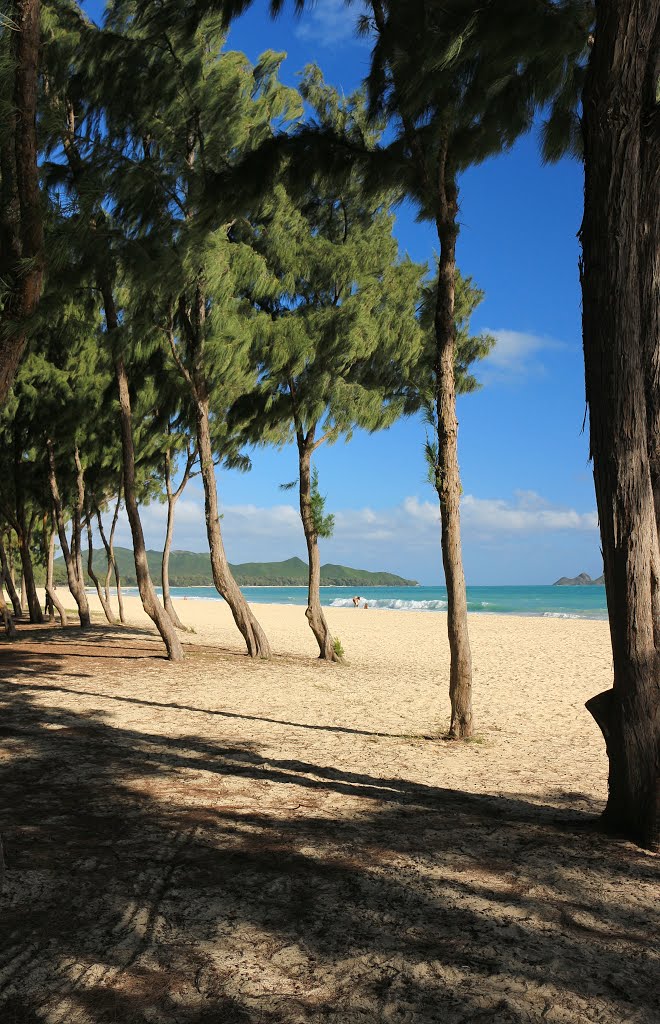 Waimanalo Beach, Waimanalo by Bob Linsdell