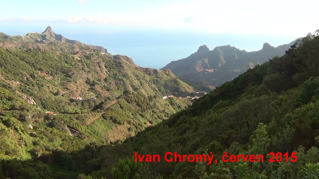 Santa Cruz de Tenerife, Spain by Ivan Chromy