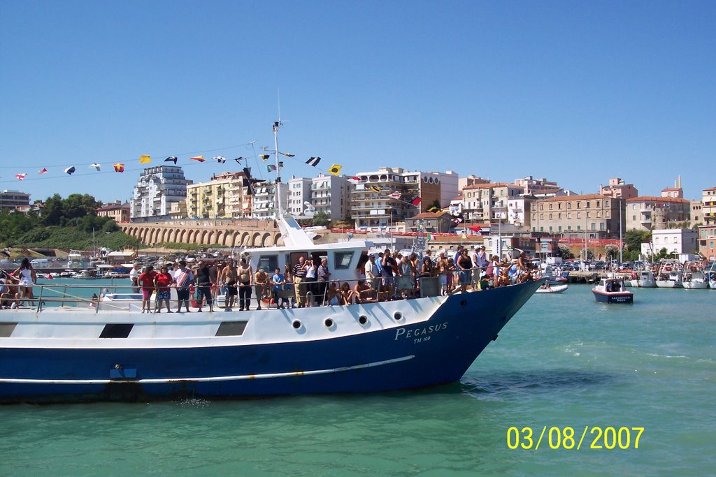 Il porto di termoli by mario-quici di caste…