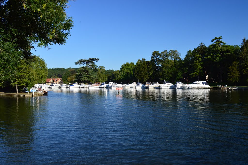 Near Temple Lock by Peter Gooding