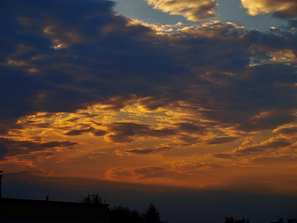 Kraków - a burning sky viewed from my window by wuhazet