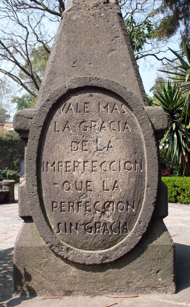 Más vale la gracia, Plaza de los Arcángeles, San Angel, Mexico DF by Carlos Capelan