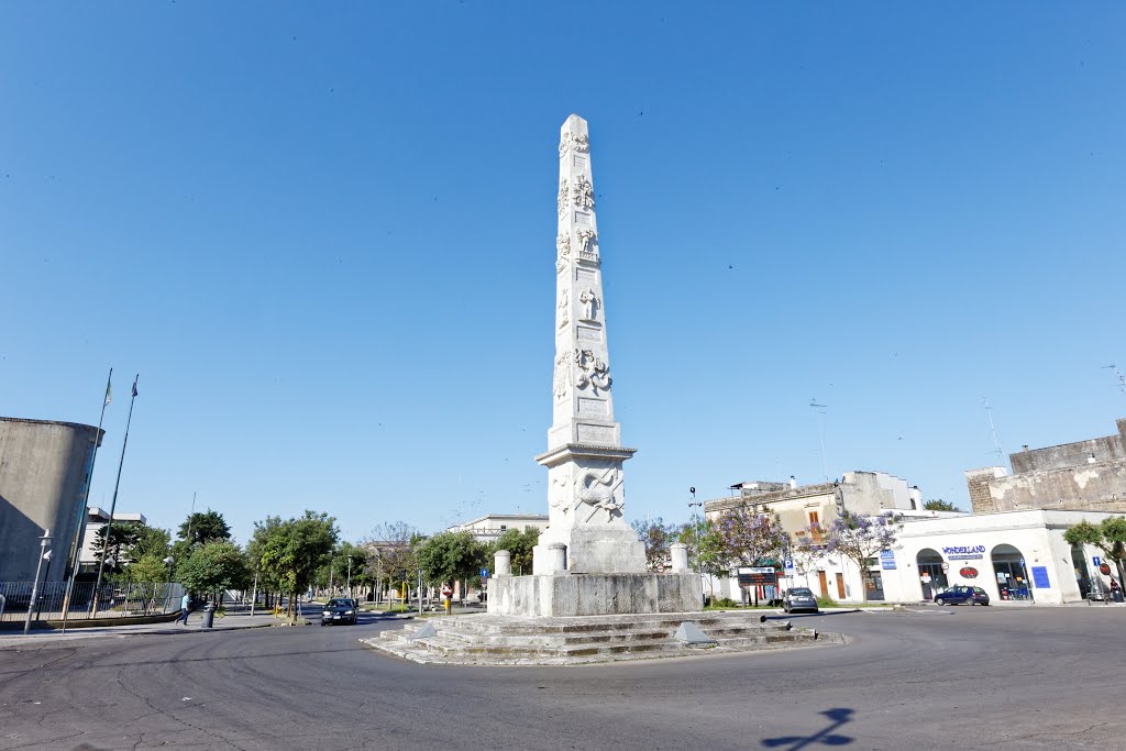 Lecce - Obelisco - Piazzetta Arco di Trionfo by skyhwk