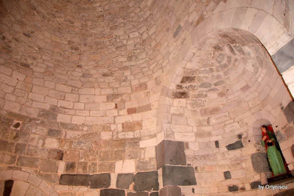 Silanus - Nuraghe di Santa Sabina - interno by Orlando Caboni