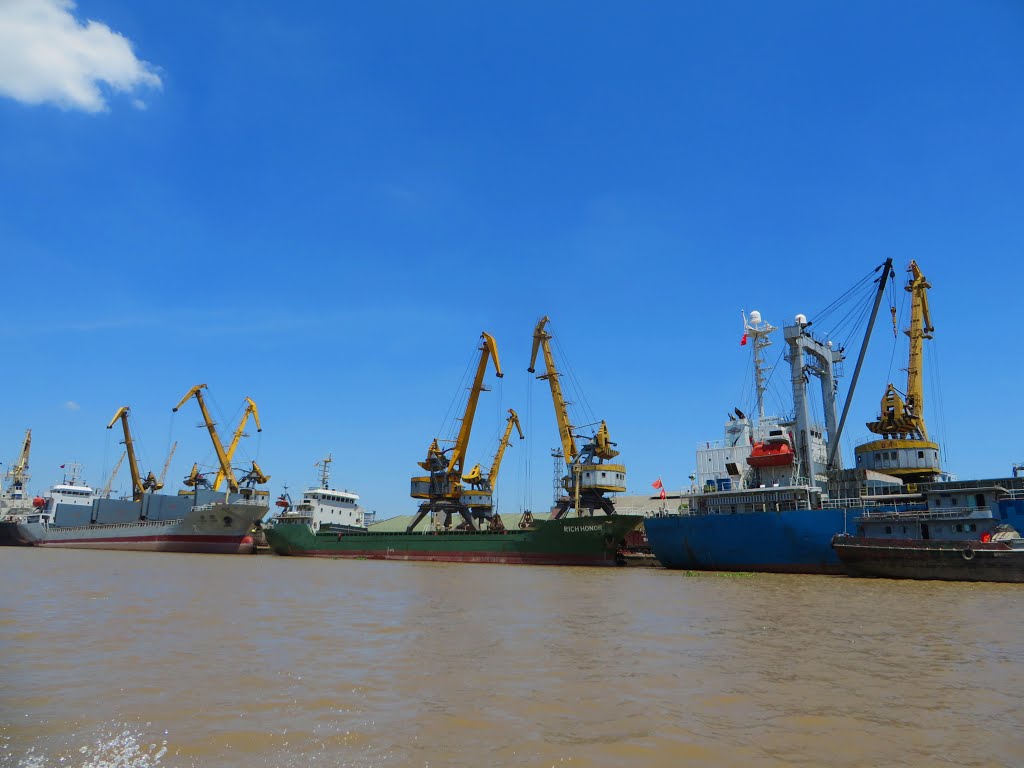 Máy Tơ, Ngô Quyền, Hải Phòng, Vietnam by Dần Lê