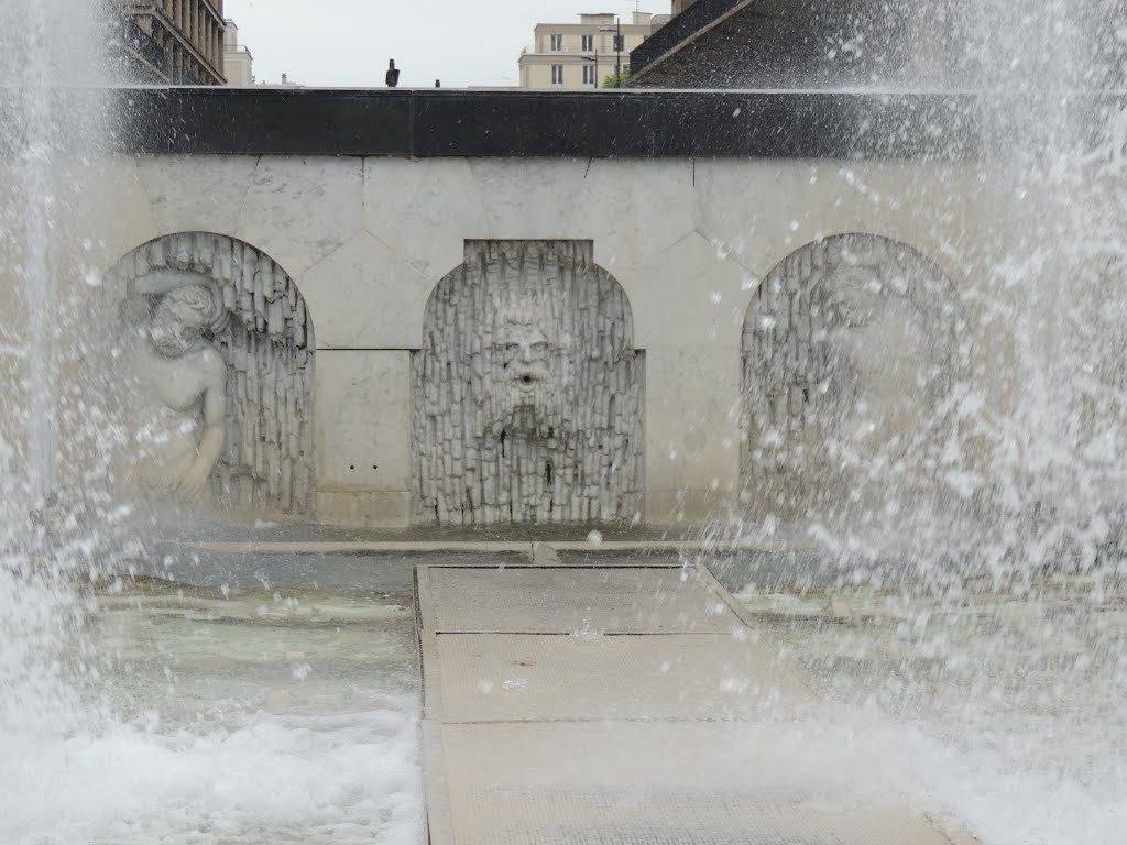 Le Havre, fontaine place de l'Hôtel de Ville by tofil44