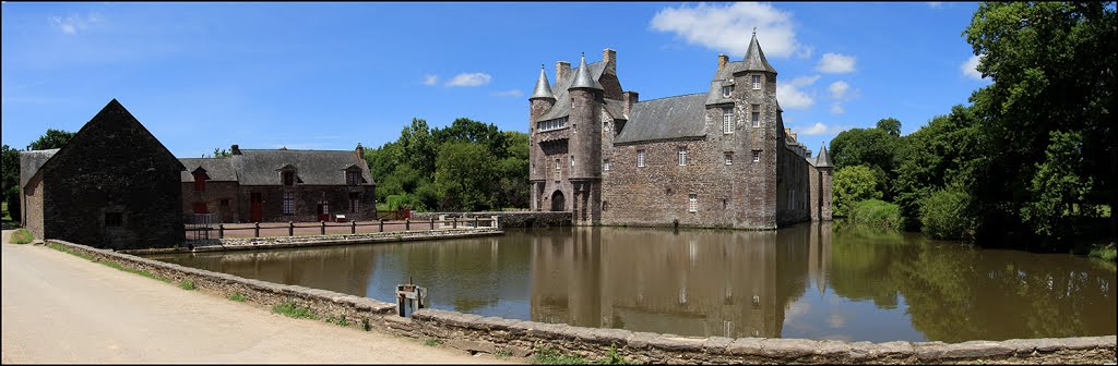 Panorama sur le château de Trécesson by Patricia Danilo Roye…