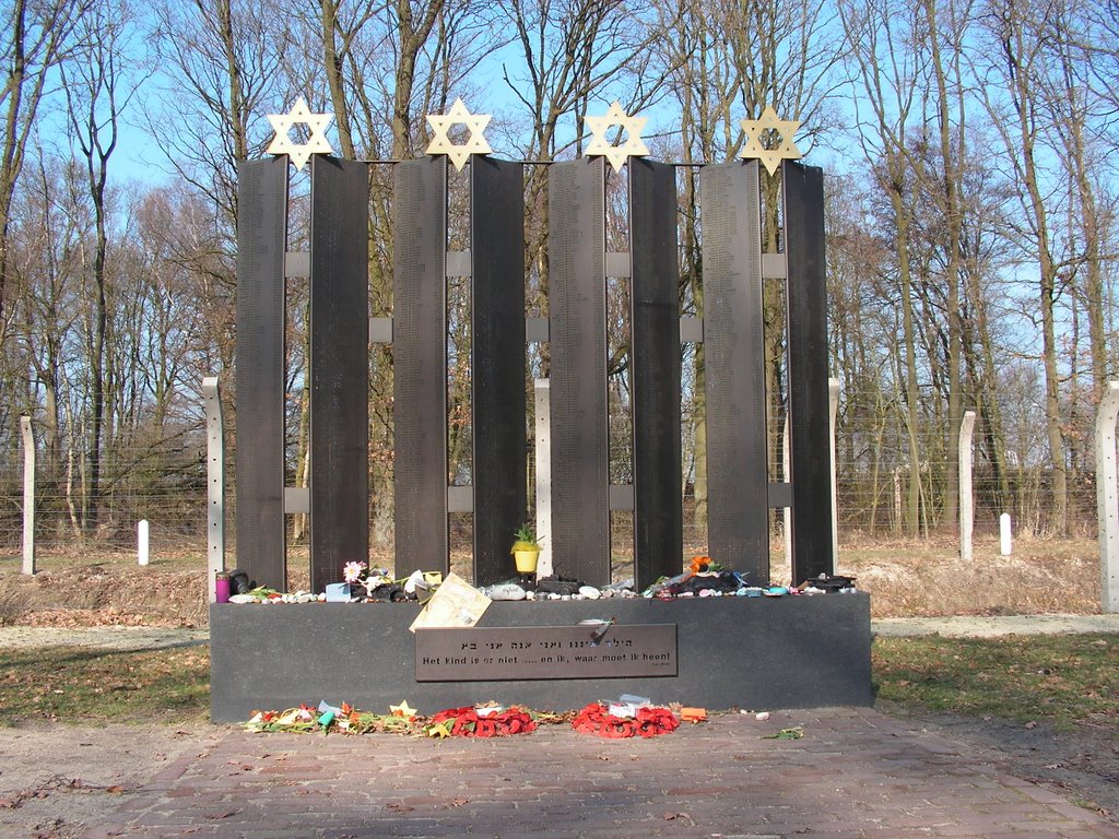 Kamp Vught - Monument voor kinderen by Michel Mix