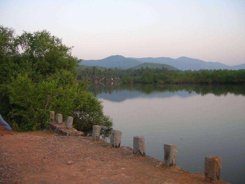 Kadwad Waterfront. by Dattanand Shirodkar