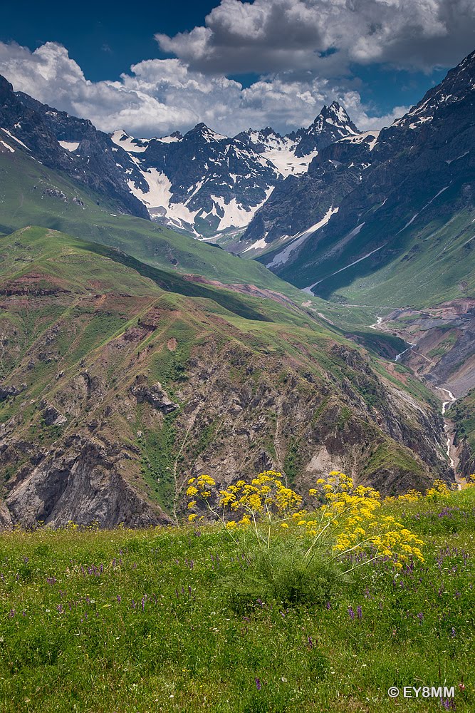 Road to Hoja Sangkhok (by WWW.EY8MM.COM) by Nodir Tursoon-Zadeh