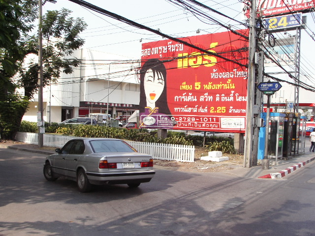 Hua Mak, Bang Kapi, Bangkok 10240, Thailand by Tingon k