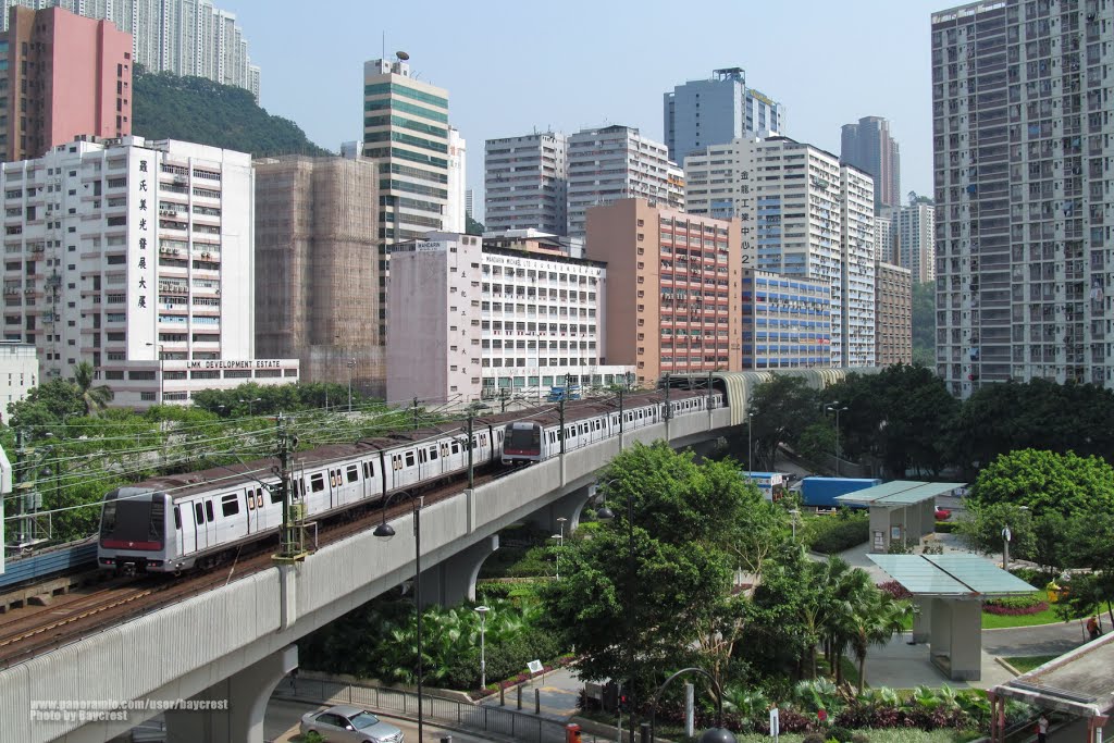 荃灣綫都城嘉慕電動列車 (葵興站附近) MTR Tsuen Wan Line M-Train EMU near Kwai Hing Station by baycrest