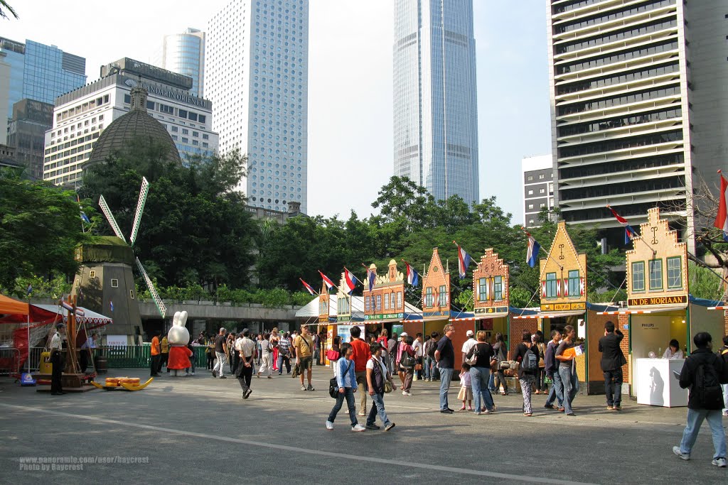 假日之遮打花園 Chater Garden at holiday by baycrest