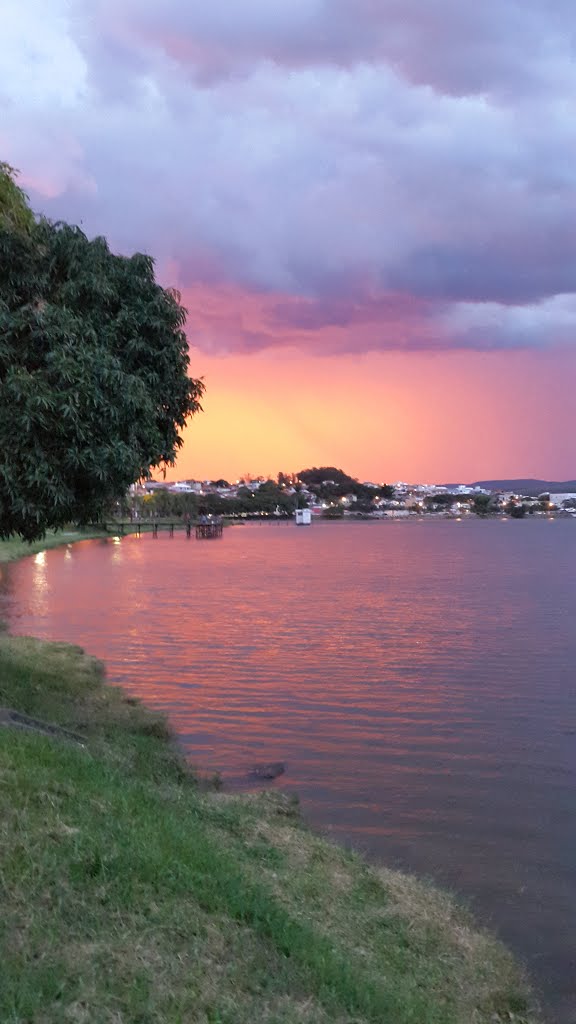 Entardecer beira lago by Maicon Lopes