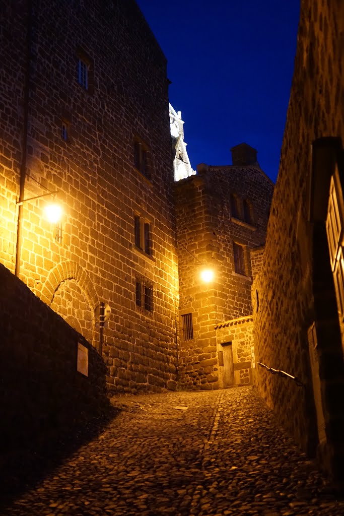 Altstadt von Le Puy by Clemens Gilles