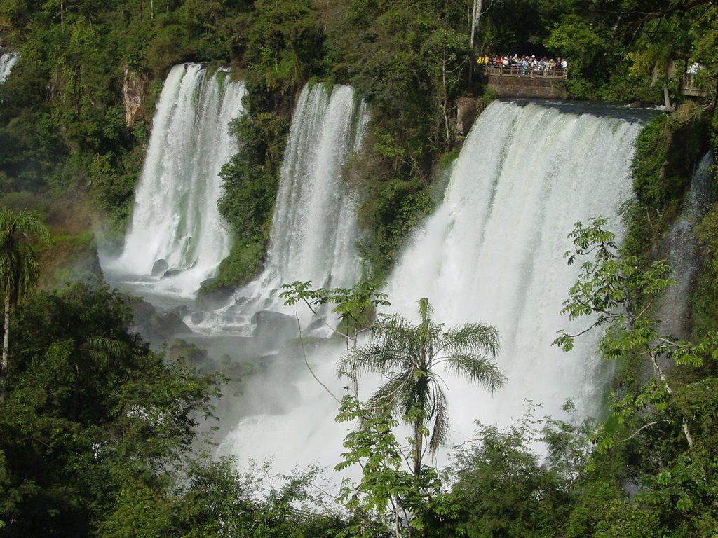 Iguazú, Misiónes, Argentina by Vicente K. Borges