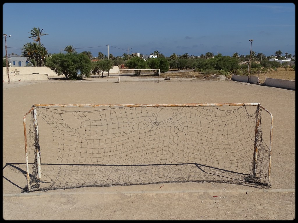 Terrain de foot de Ghizen. by J-Christophe Ravon