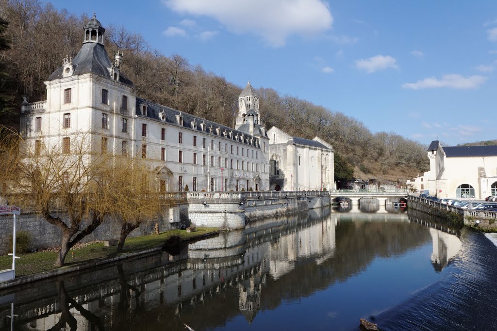 Brantôme, la Dronne et l'abbaye Saint-Pierre by Alain Boulanger