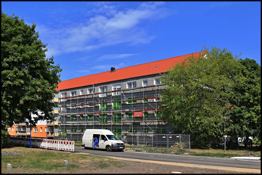 Burg bei Magdeburg, Wilhelm-Kuhr-Straße. by Der Burger JL