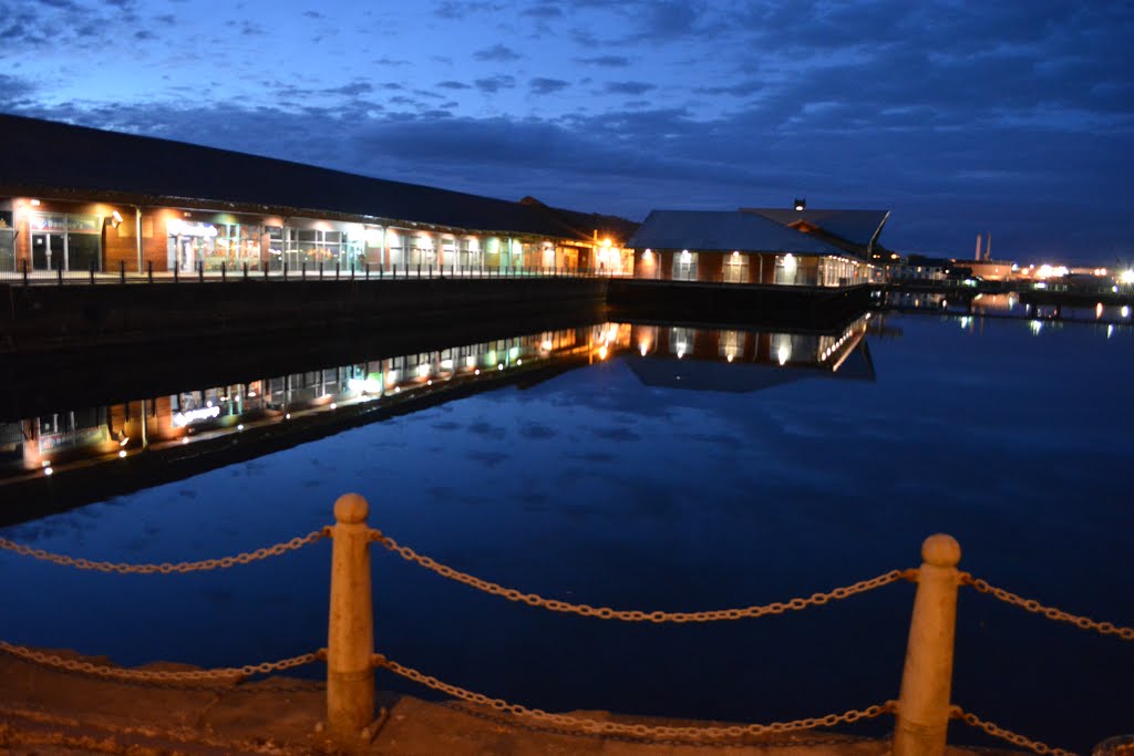 Dundee food courts @ dusk by Dr.Azzouqa