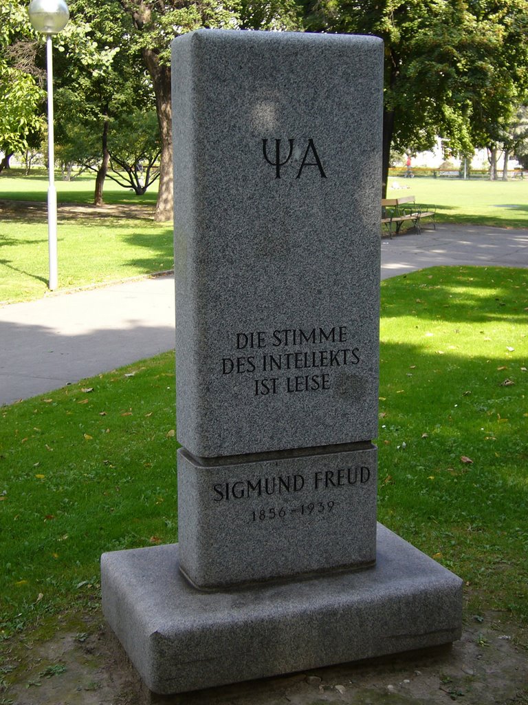 Obelisco en el parque de Sigmund-Freud by Pere Poch Coronado