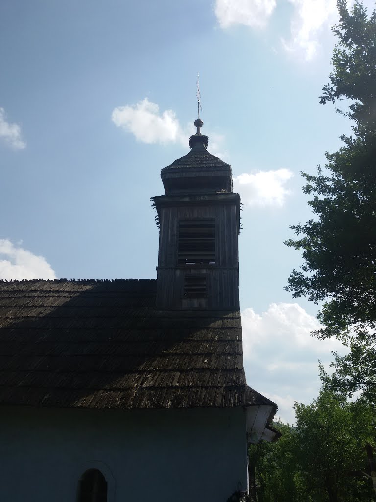 Stramtura Maramures - Biserica de Lemn Sfinții Arhangheli Mihail și Gavril by stefan alexandrescu