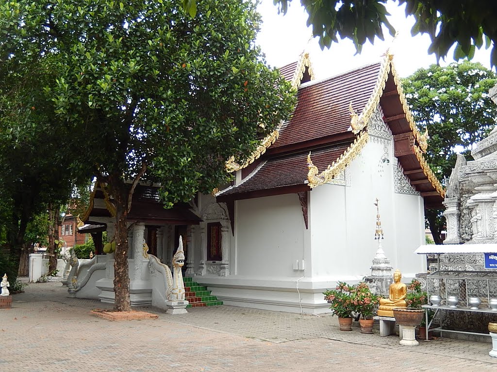 Wat Phanwaen by yasufumi yoshizawa