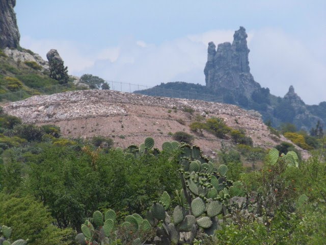 Los frailes, El Arenal Hidalgo by Israel Castorena Lem…