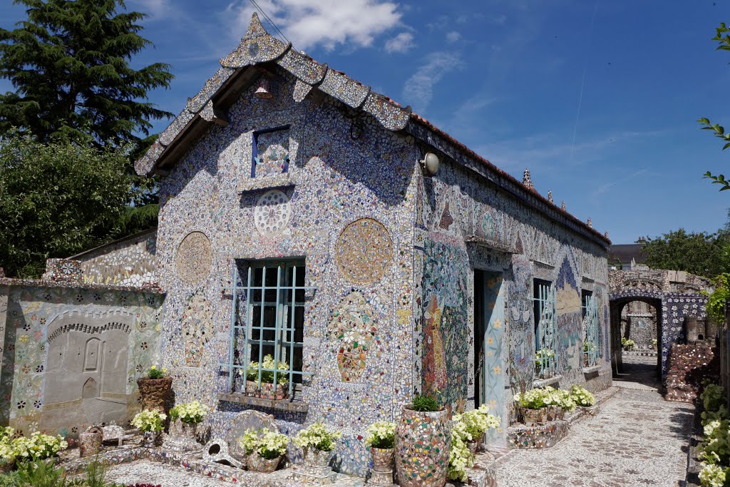 Maison Picassiette (Chartres) by Alain Boulanger