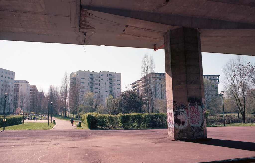 Milano, pilastro viadotto della tangenziale Est by Matteo Vanini