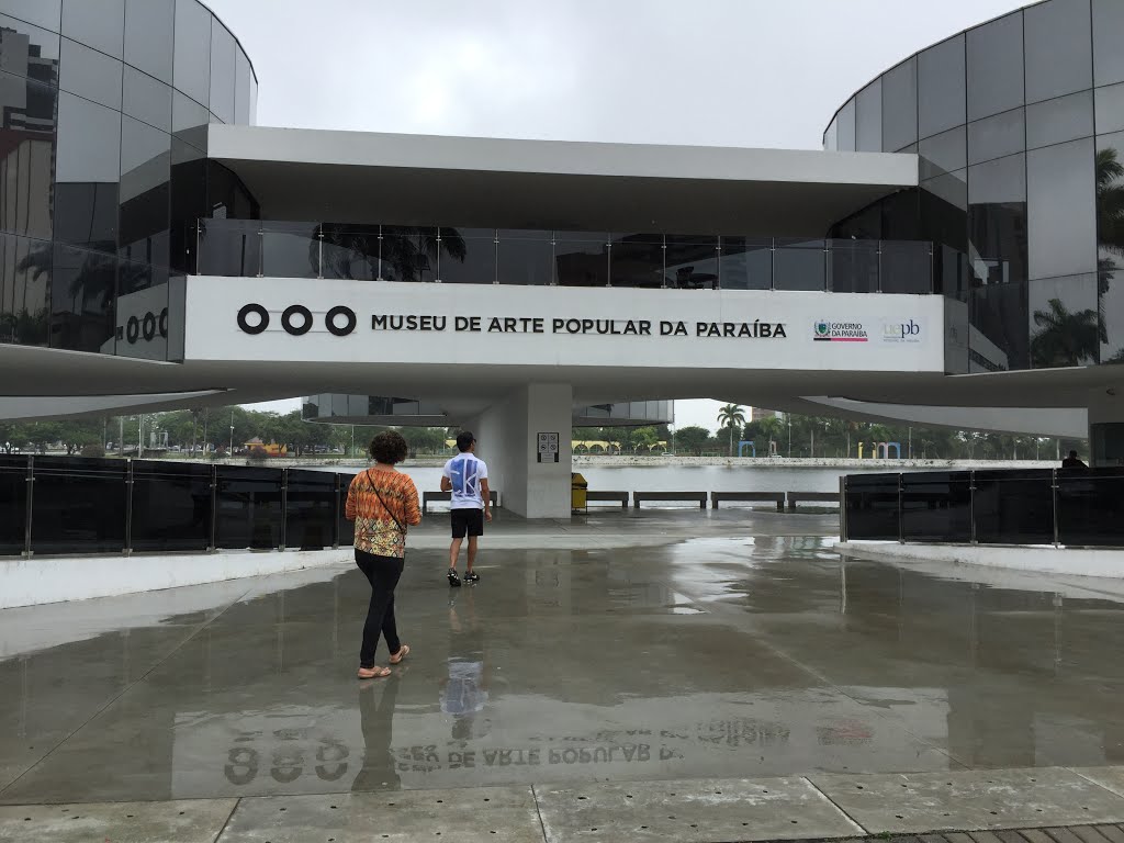 Museu Histórico da Paraíba ou Museu dos Três Pandeiros (Museu de arte Popular) sobre as águas do Açude Velho - Um dia de passeio em Campina Grande - PB, Brasil by Dedé de Zé Luca