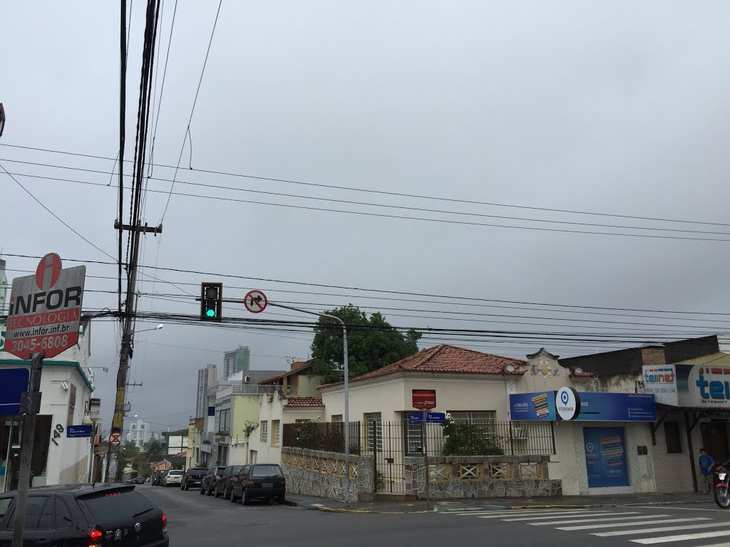 Cruzamento da Rua Treze de Maio com a Rui Barbosa - Passeio na cidade de Campina Grande - PB, Brasil by Dedé de Zé Luca