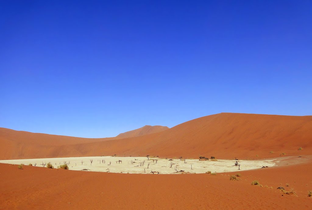 Deadvlei, Ort der toten Bäume by Heidy R. Hort