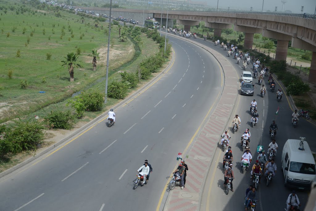 Allama Iqbal International Airport Road, Lahore by Yameen Mustafvi