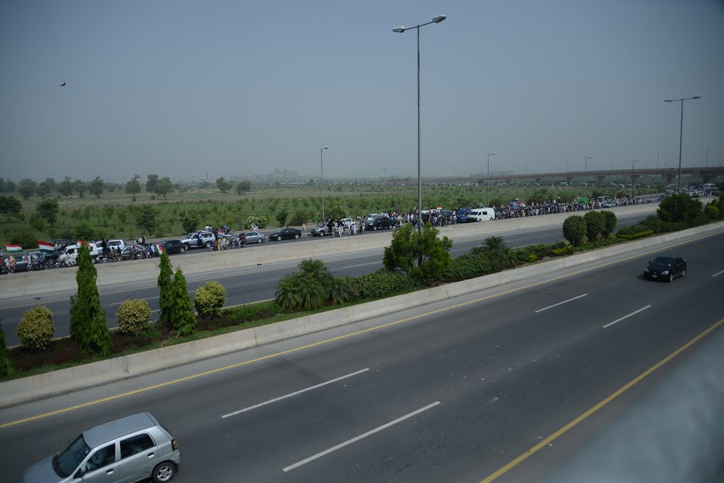 Allama Iqbal International Airport Road, Lahore by Yameen Mustafvi