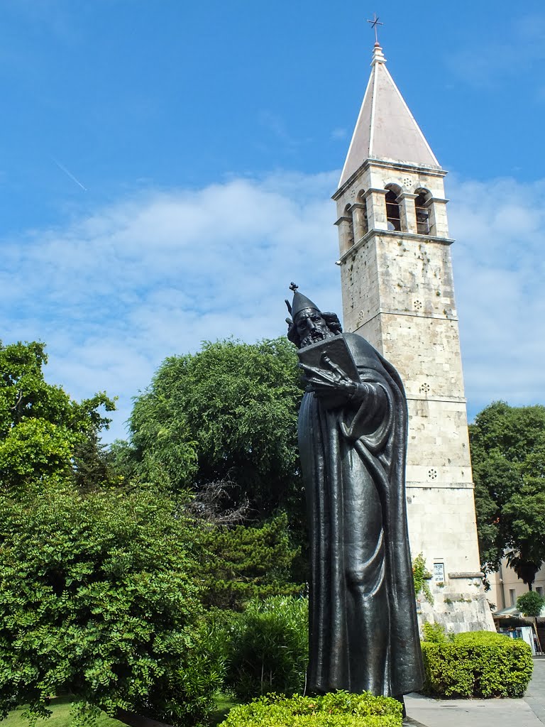 Ninski Denkmal in Split by Hermi Klinky