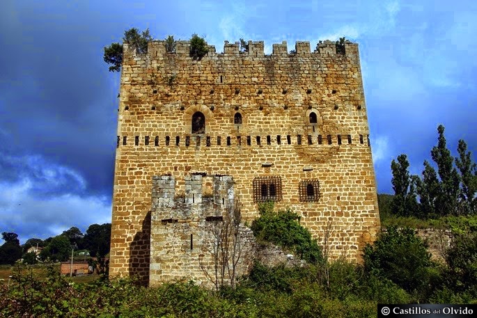 Torre Ilustre (Castillos del Olvido) by Pedro Ma Vargas Arév…