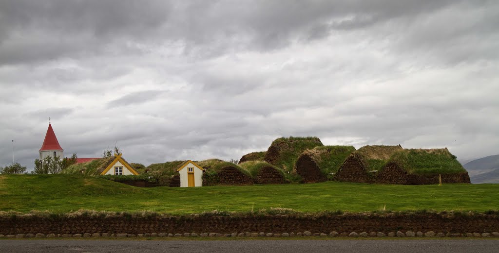 Ecomusée folklorique de Glaumbaer : vue d'ensemble côté sud by Jean-Pierre Casseron