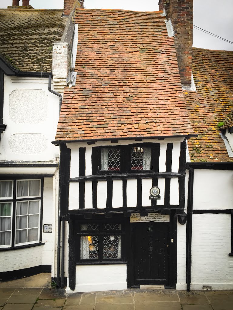 Wonky old house in Hastings by Jonah Jones