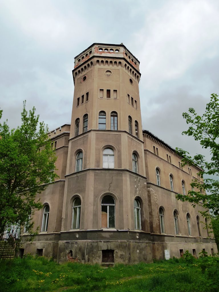 Świniary, palace built in 1845 for Bernhard zu Stolberg-Stolberg. Since 1895 municipal property, after WW2 housing of the state farm employees. At present abonded. by BarbaraAnna