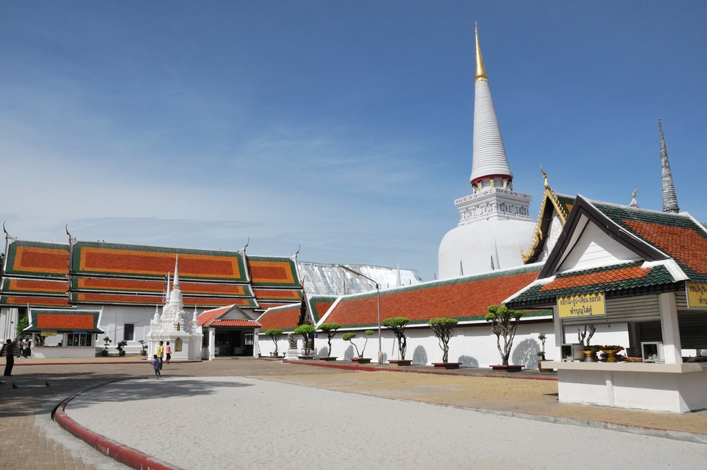 Wat Phra Mahathat Tempelanlage by Claus Siebeneicher