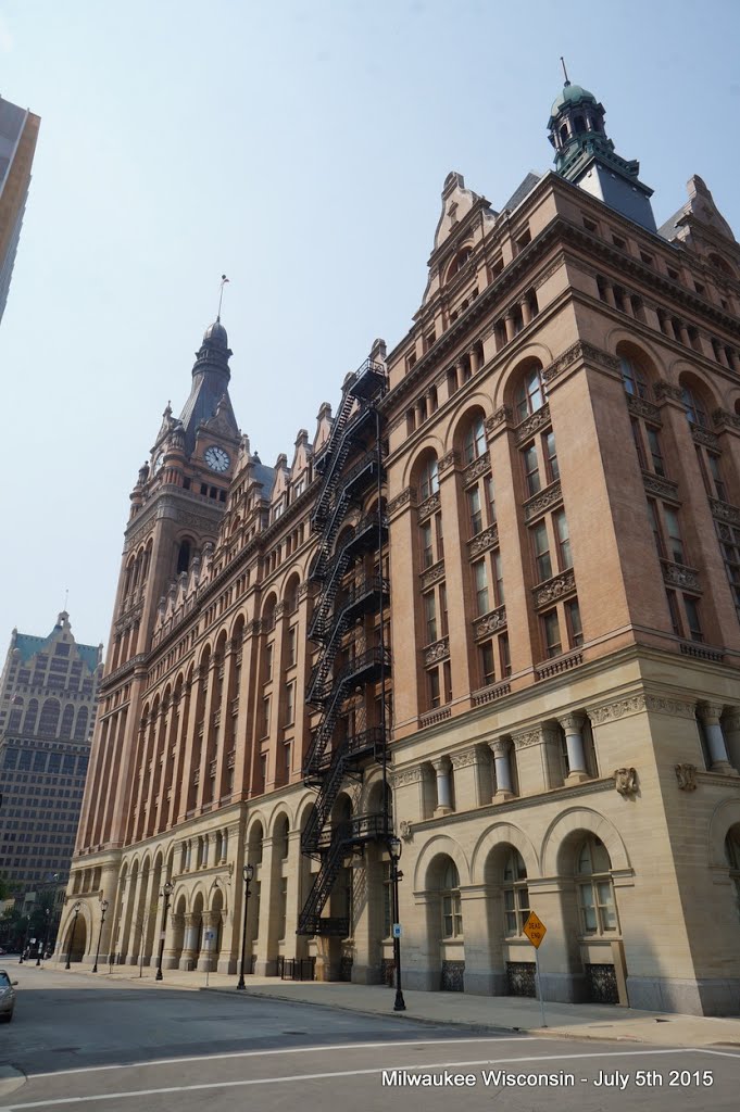 Milwaukee's City Hall by James Asbury