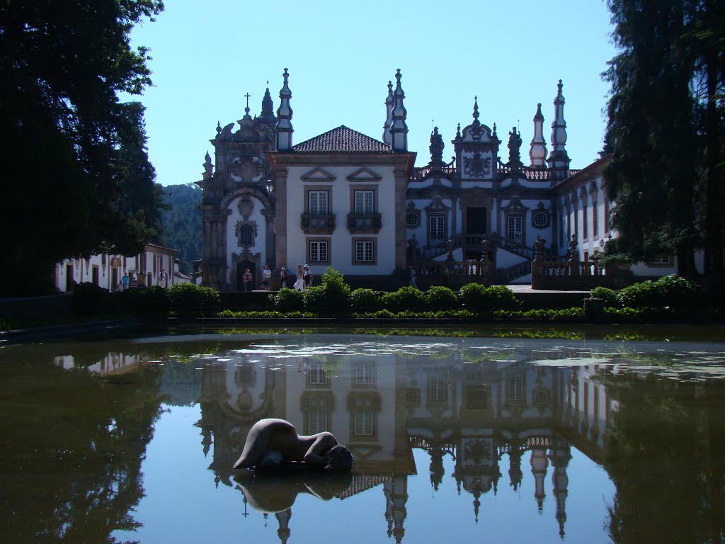 03-06-2015 Vila Real, jardins des Solar de Mateus, le bassin et le manoir by Frédéric FATH