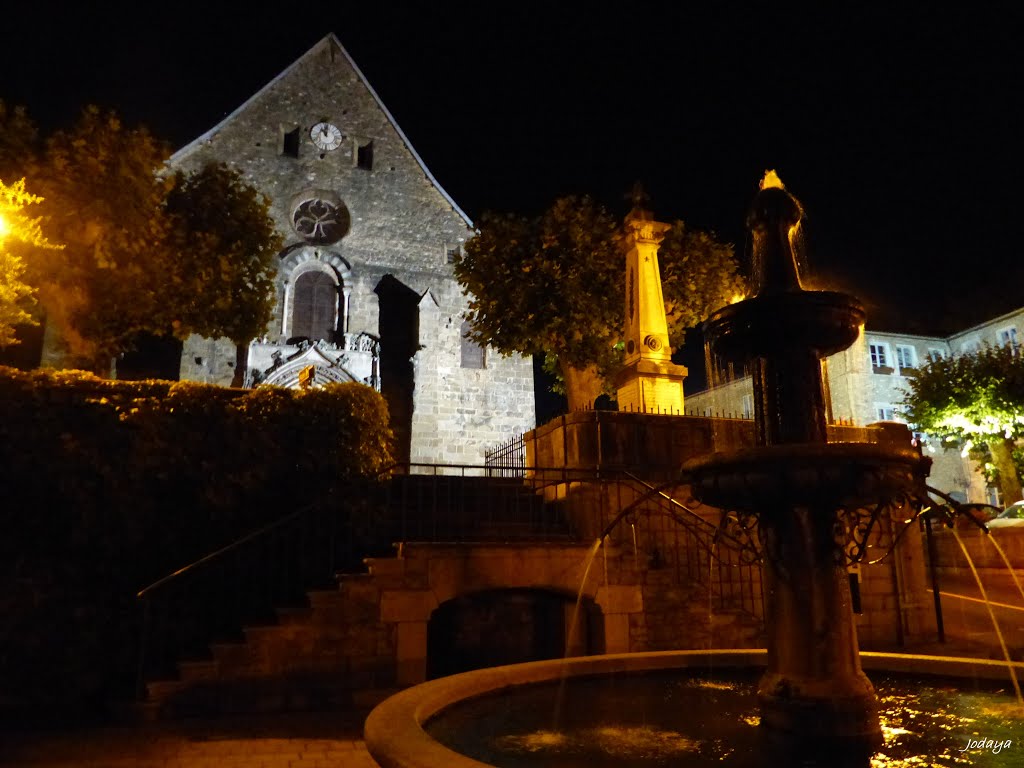 Saint-Chef. Au cœur du village. La fontaine et l'église. by Jodaya