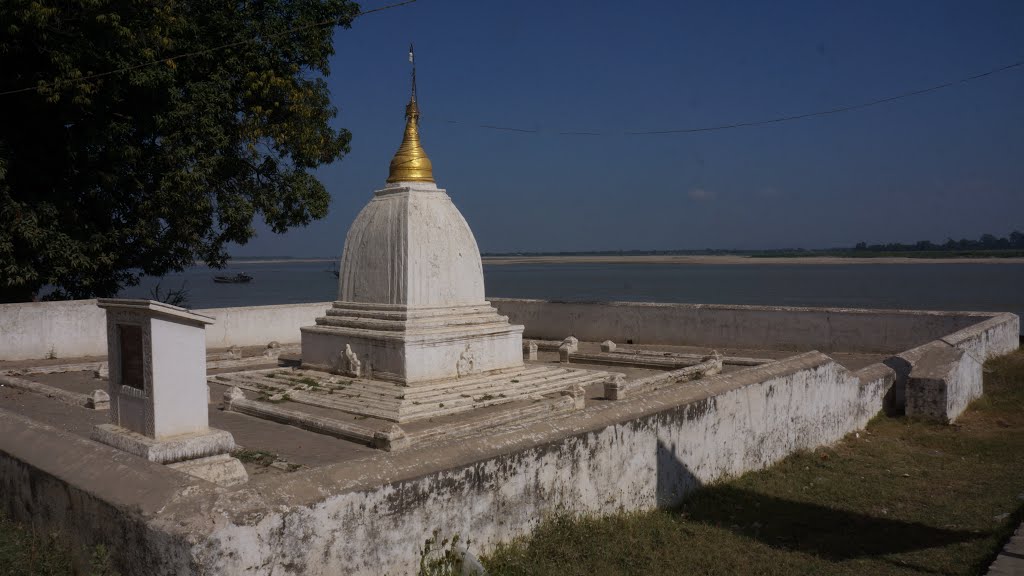 Near Mingun, Burma by looser oswald