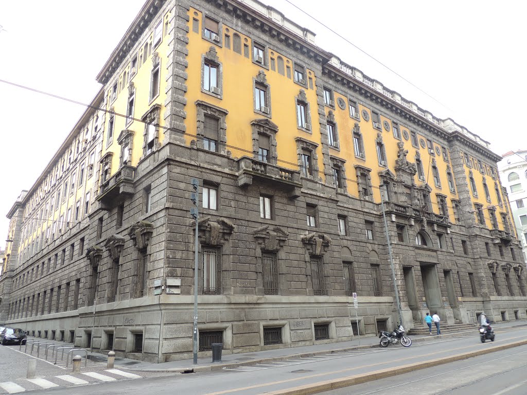 Cerchia dei navigli, Milano, Italy by F Bellisario