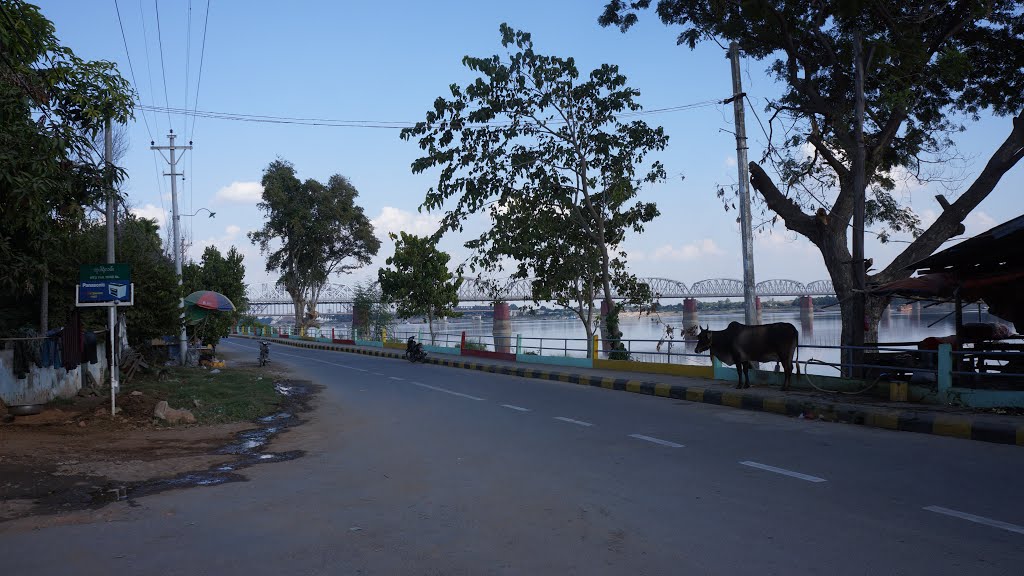 Htu Par Yon Street in Sagaing, Burma by looser oswald