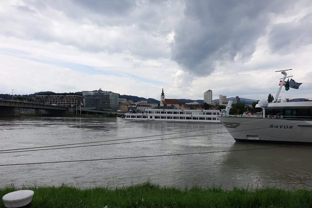 Дунай, Лінц, Австрія / River Danube, Linz, Austria by Оксана Винник