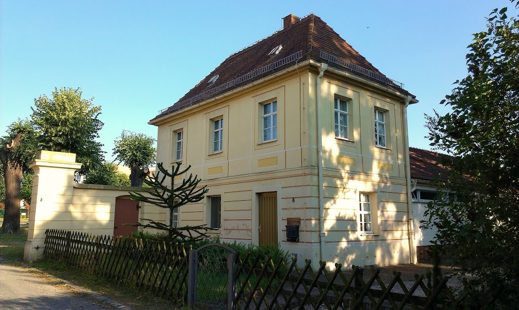 Schloss Zabeltitz - Torhaus by Erwin Erhardt