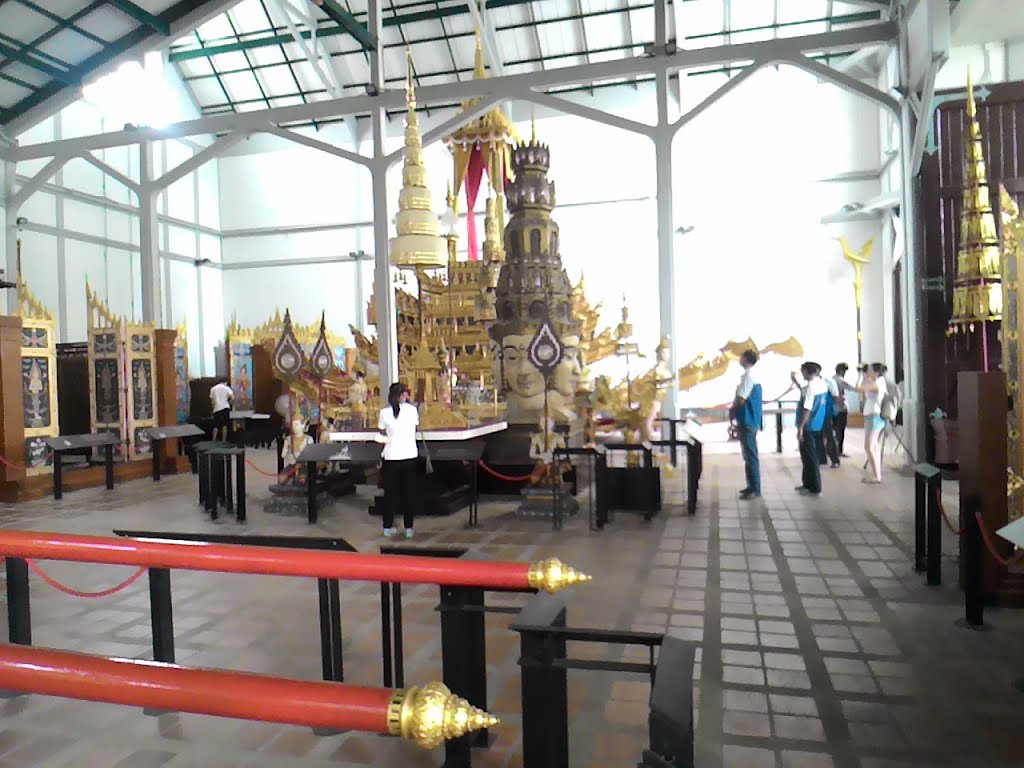 Phra Borom Maha Ratchawang, Phra Nakhon, Bangkok, Thailand by wirat omsiri